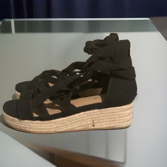 TORRID WOMEN’S SIZE 7.5 WW STRAPPY FLATFORM SANDAL - FAUX SUEDE BLACK - Picture 3 of 10